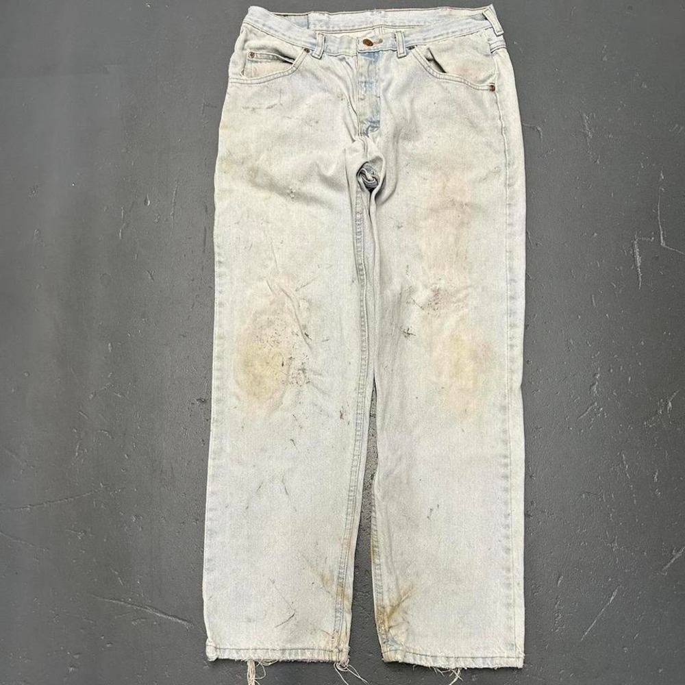 Vintage 90s Brittania thrashed and distressed light wash straight leg Jeans
